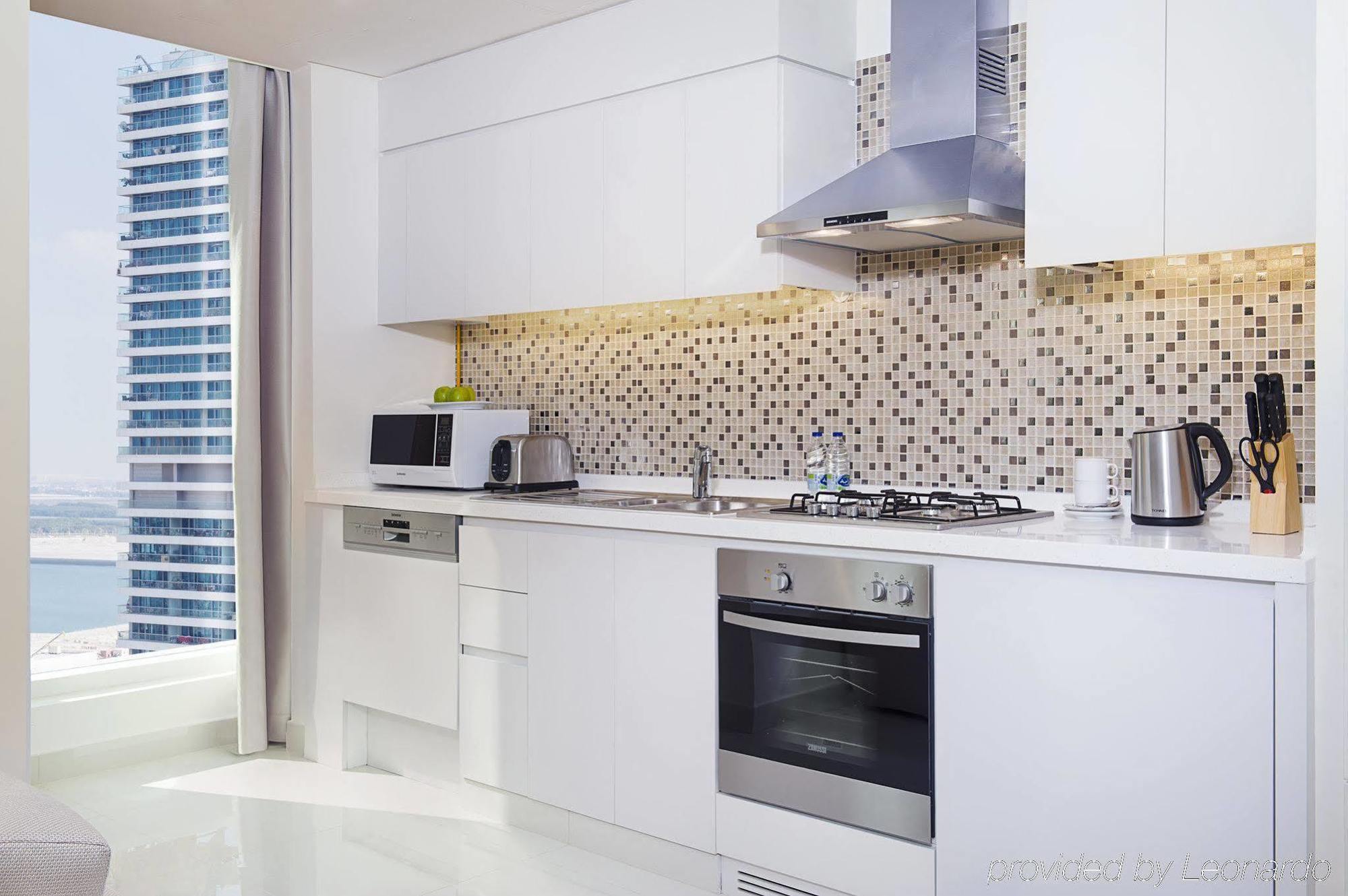 Damac Maison The Vogue Dubái Exterior foto A modern kitchen