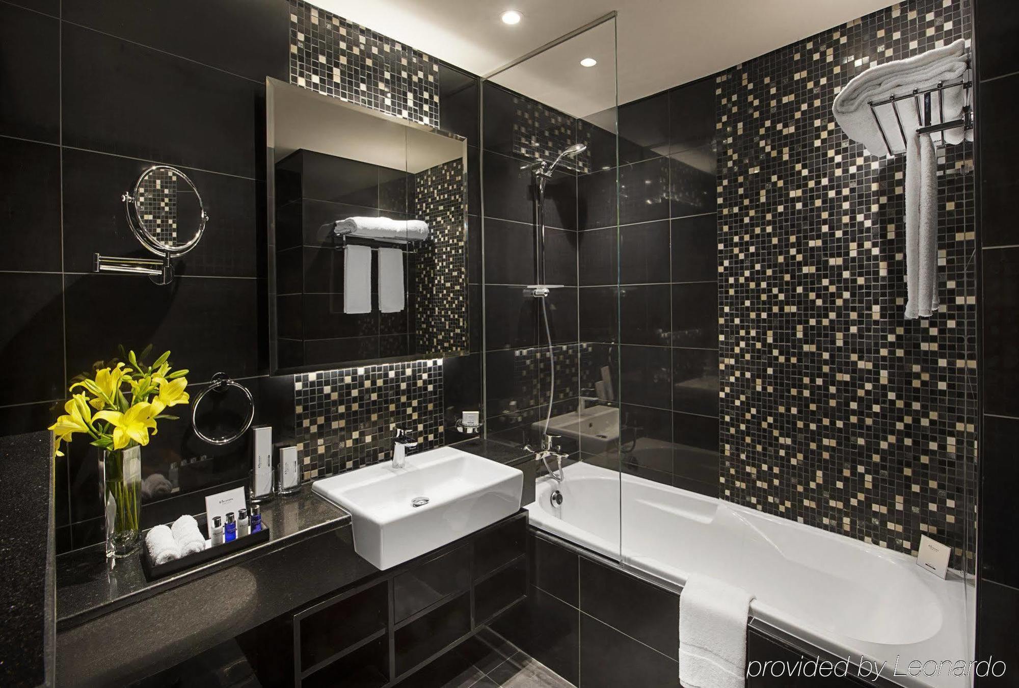 Damac Maison The Vogue Dubái Exterior foto Bathroom