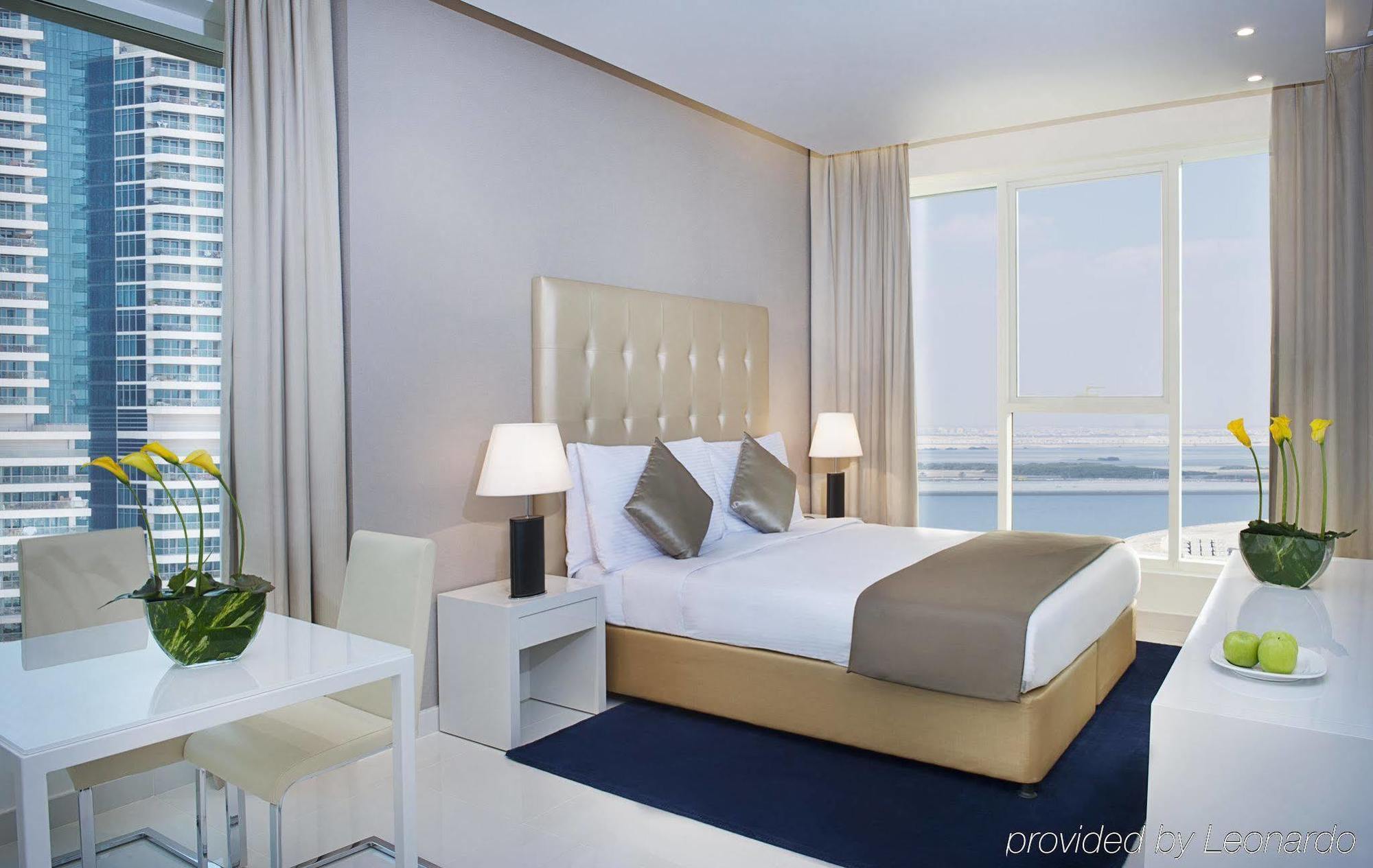 Damac Maison The Vogue Dubái Exterior foto A bedroom at the Address Downtown Hotel