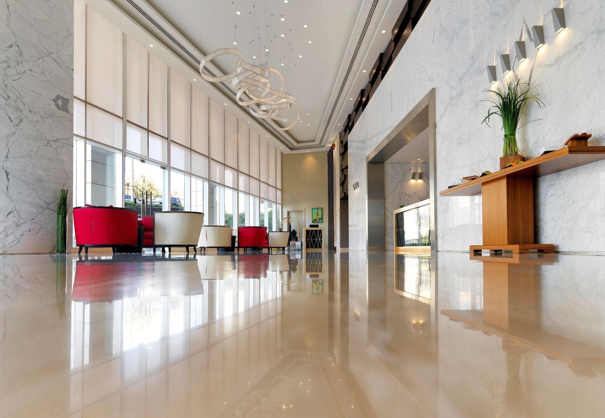 Damac Maison The Vogue Dubái Exterior foto Lobby