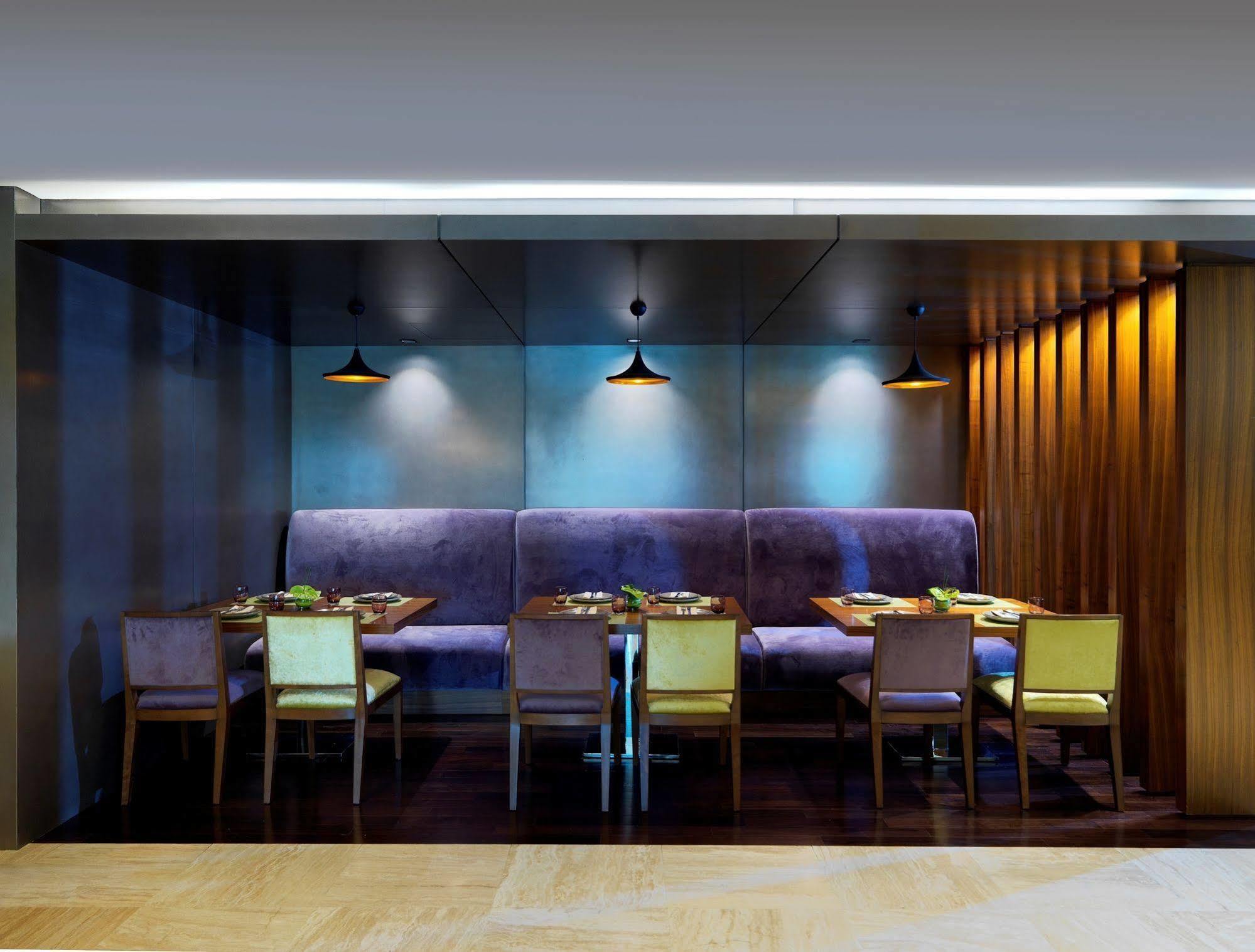 Damac Maison The Vogue Dubái Exterior foto Interior of a restaurant