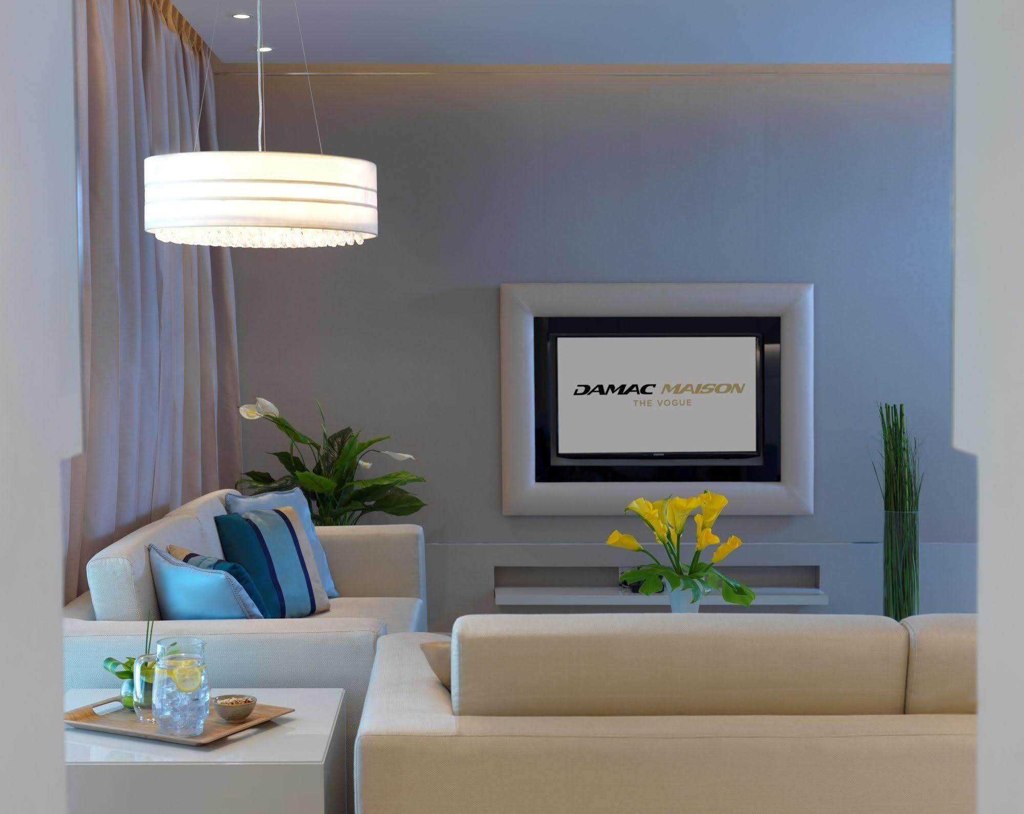Damac Maison The Vogue Dubái Exterior foto A living room at the hotel