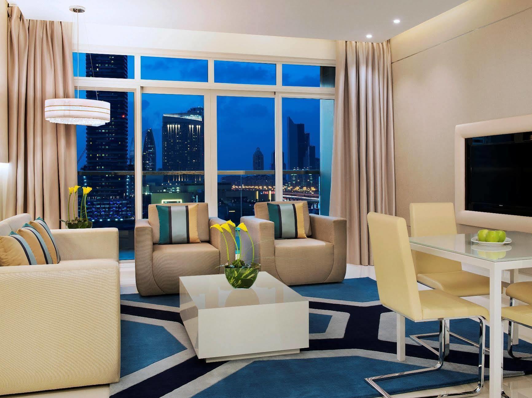 Damac Maison The Vogue Dubái Exterior foto A living room in a typical apartment