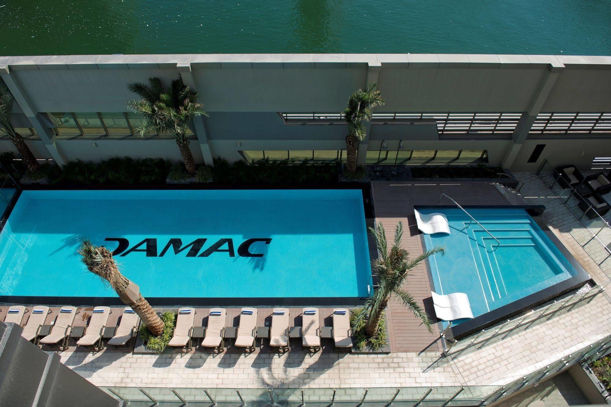 Damac Maison The Vogue Dubái Exterior foto The pool at the TAMAC headquarters